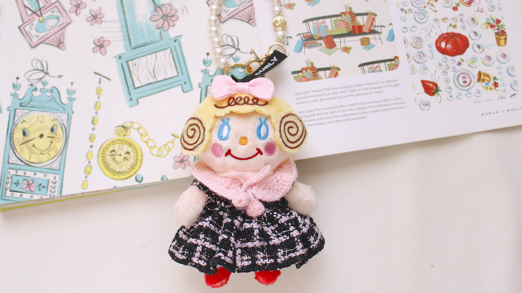 お座りいちごちゃんチャーム☆ブラック x えり