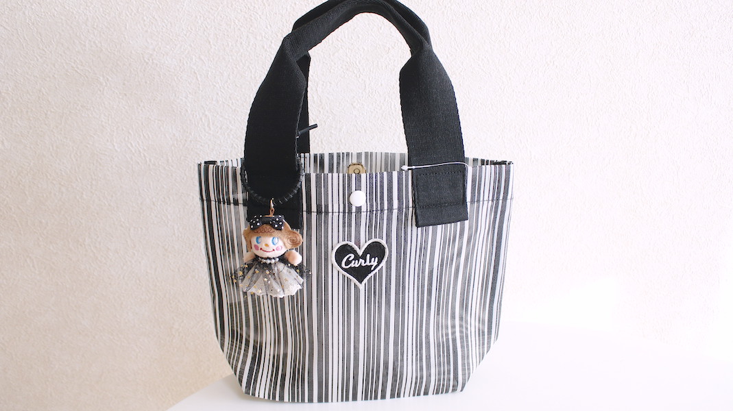 マスコット付きメッシュバッグ☆ブラック x ミニいちごちゃん