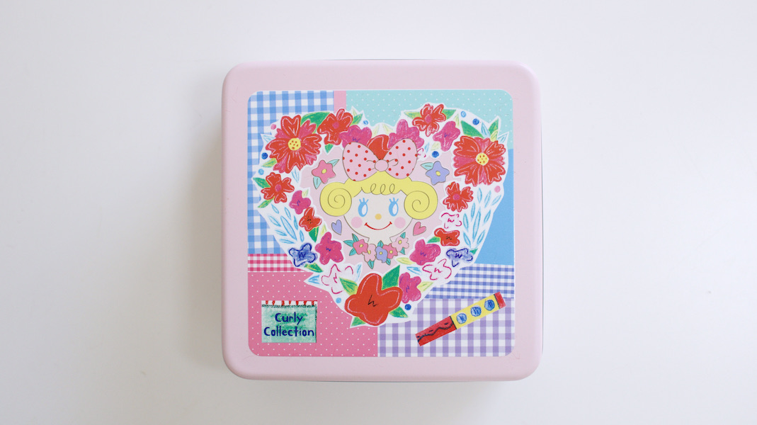 【2/6(金)発送/受注生産商品】Curlyのバレンタインクッキー缶☆Heart warming いちごちゃん／ピンク