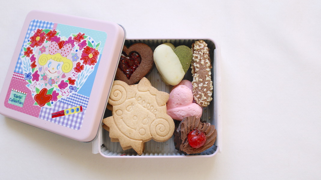 【2/6(金)発送/受注生産商品】Curlyのバレンタインクッキー缶☆Heart warming いちごちゃん／ピンク