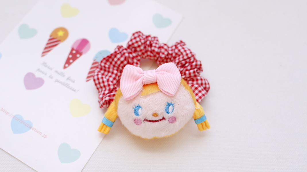 マスコット付きシュシュ☆ピピ x レッドチェック