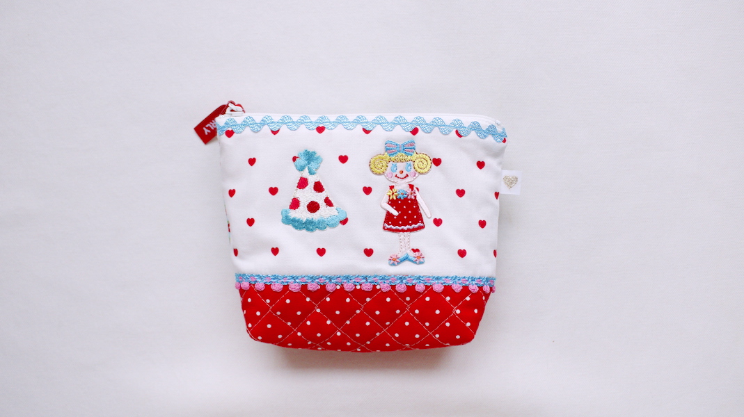 ワッペン付きファスナーポーチ☆いちごちゃん＆パーティハット/ハート