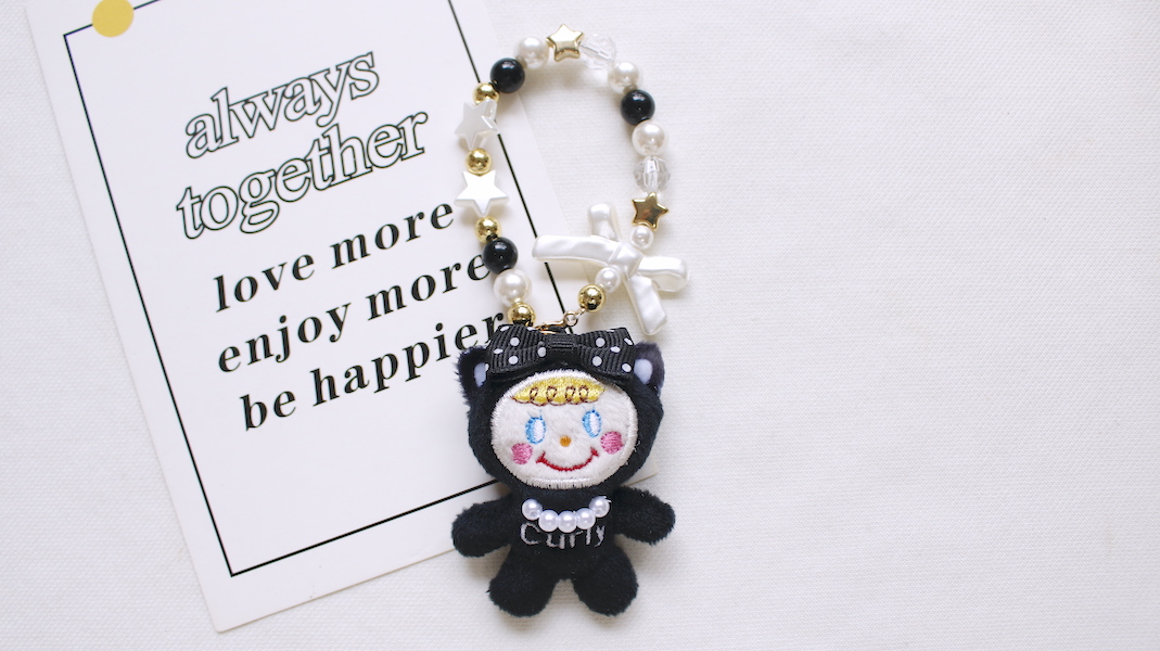 マスコット付きビーズストラップ☆キャットいちごちゃん(ブラック)