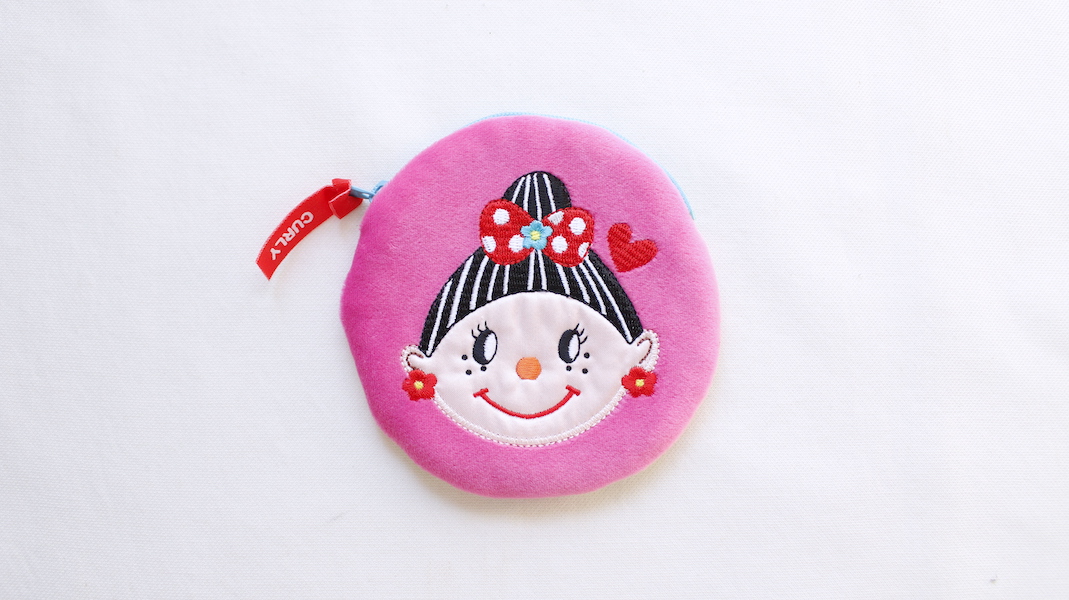 刺繍サークルポーチ☆エヴィ(裏面 : いちごちゃん)