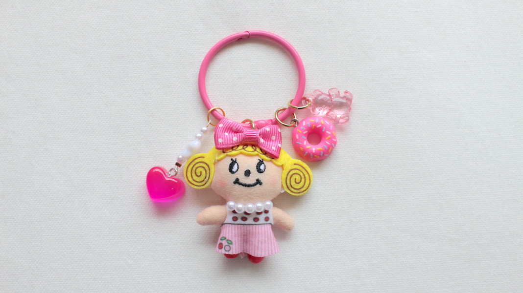 マスコット付きキーホルダー☆miniいちごちゃん x ドーナツ(リング:ピンク)