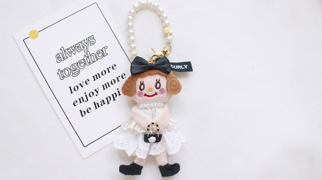 マスコットチャーム☆いちごちゃん(ブラウン) x バッグ(ブラック)