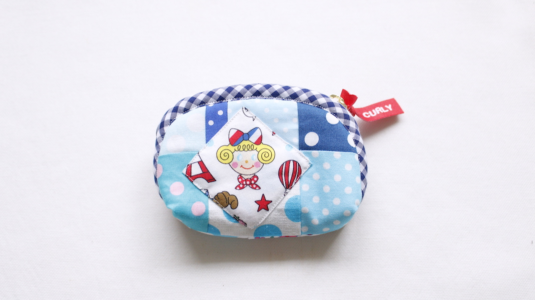 パッチワークラウンドミニポーチ☆いちごちゃん(ネイビー)