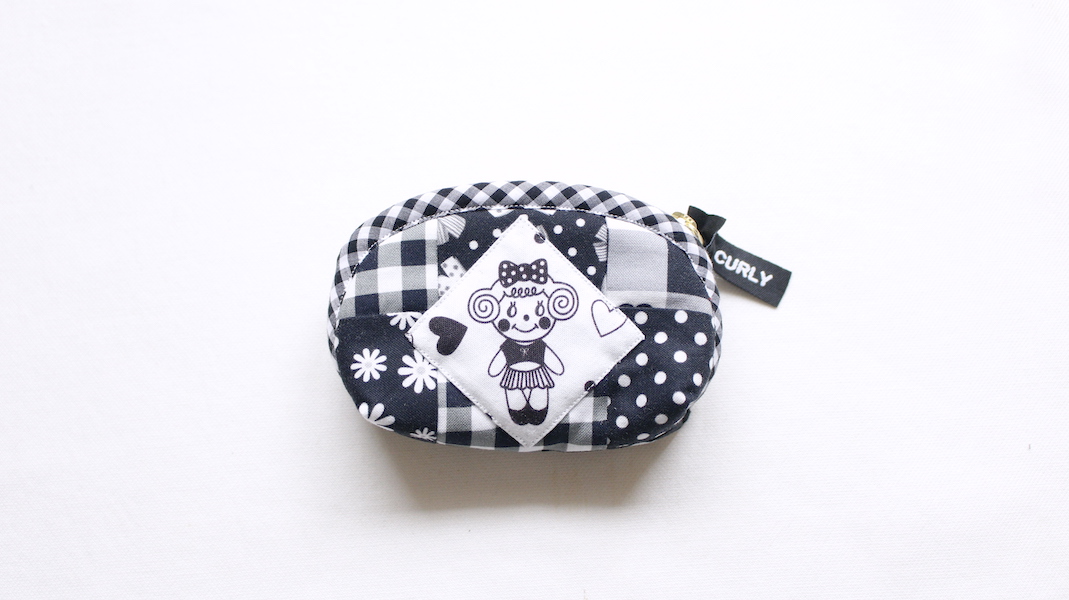 パッチワークラウンドミニポーチ☆miniいちごちゃん(ブラック)