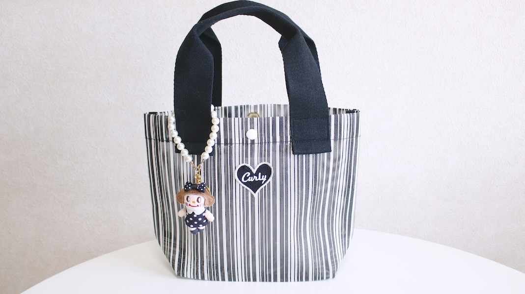 マスコット付きメッシュバッグ☆ブラック x ミニいちごちゃん
