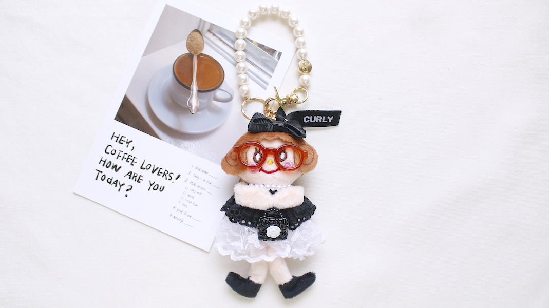 マスコットチャーム☆いちごちゃん(ブラウン) x バッグ(ブラック)