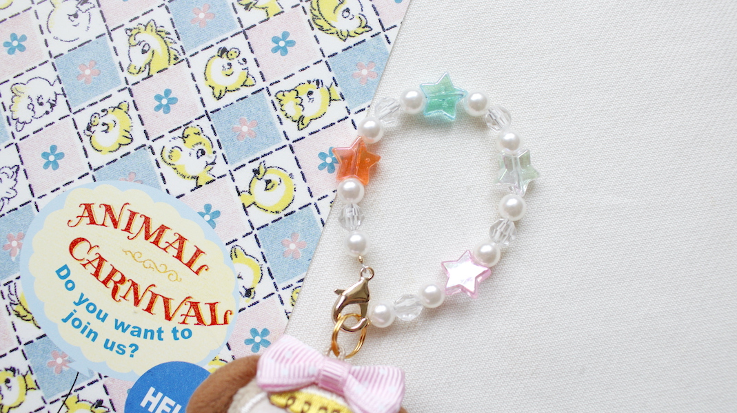 マスコット付きビーズストラップ☆ベアいちごちゃん(リボン:濃い