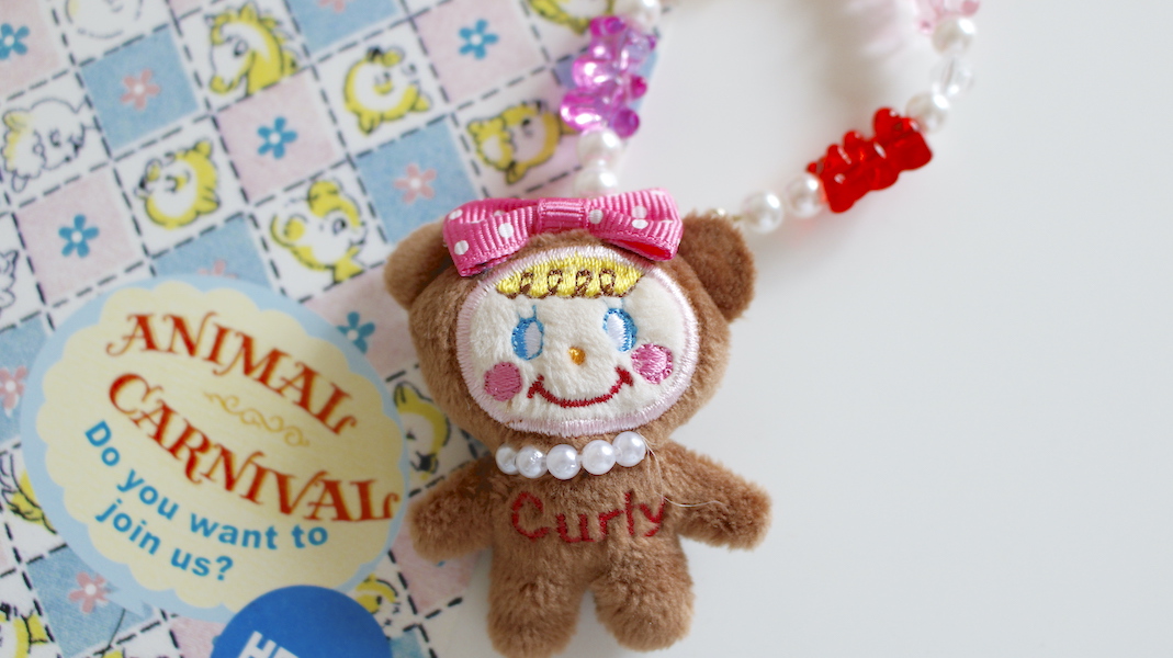 売れ筋がひ贈り物！ マスコット付きビーズストラップ☆ベアいちごちゃん(リボン:濃い クリアファイル
