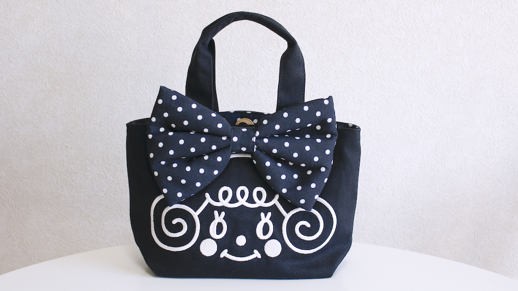 刺繍ビッグリボントートバッグ☆いちごちゃんxブラック