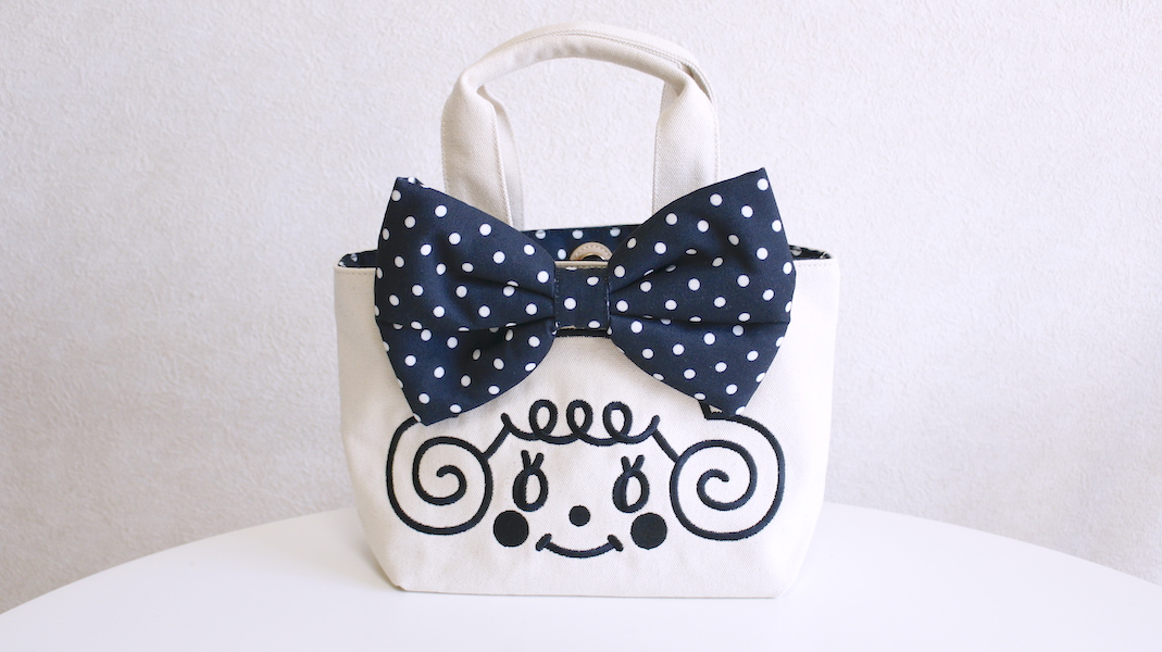 刺繍ビッグリボントートバッグ☆いちごちゃんxホワイト