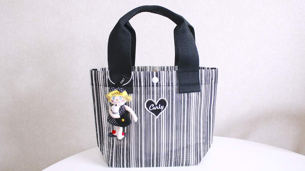 マスコット付きメッシュバッグ☆ブラック x いちごちゃん