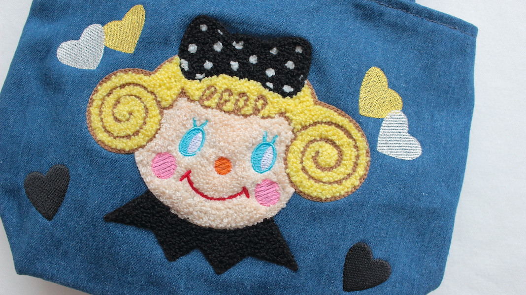 さがら刺繍デニムミニトート☆いちごちゃん(ブラック) - カーリー