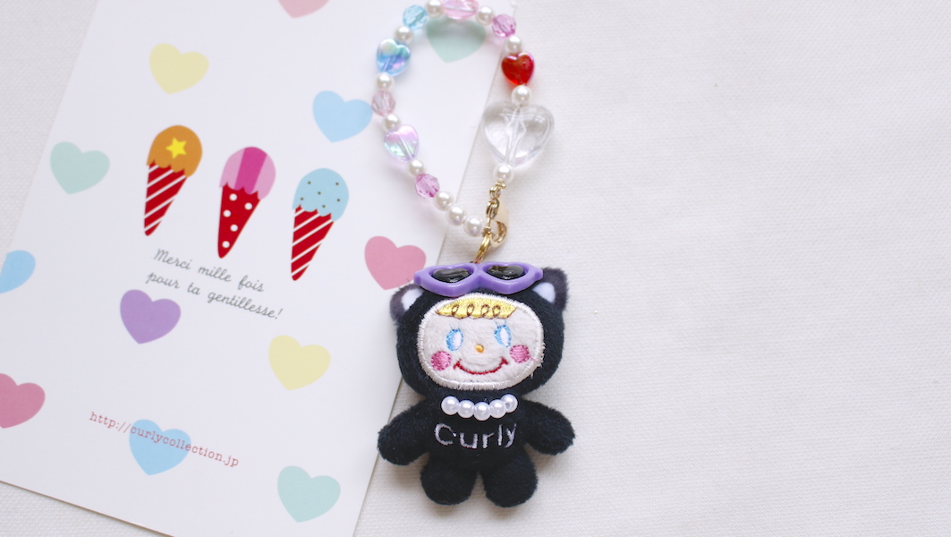 マスコット付きビーズストラップ☆キャットいちごちゃん(サングラス) x ハート