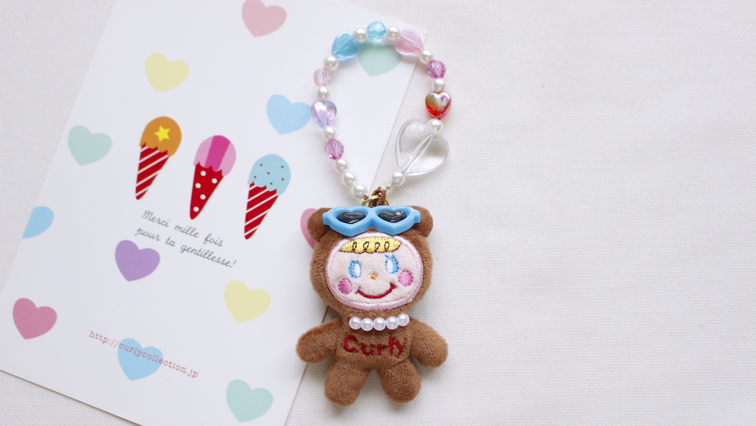 マスコット付きビーズストラップ☆ベアいちごちゃん(ブルーサングラス) x ハート