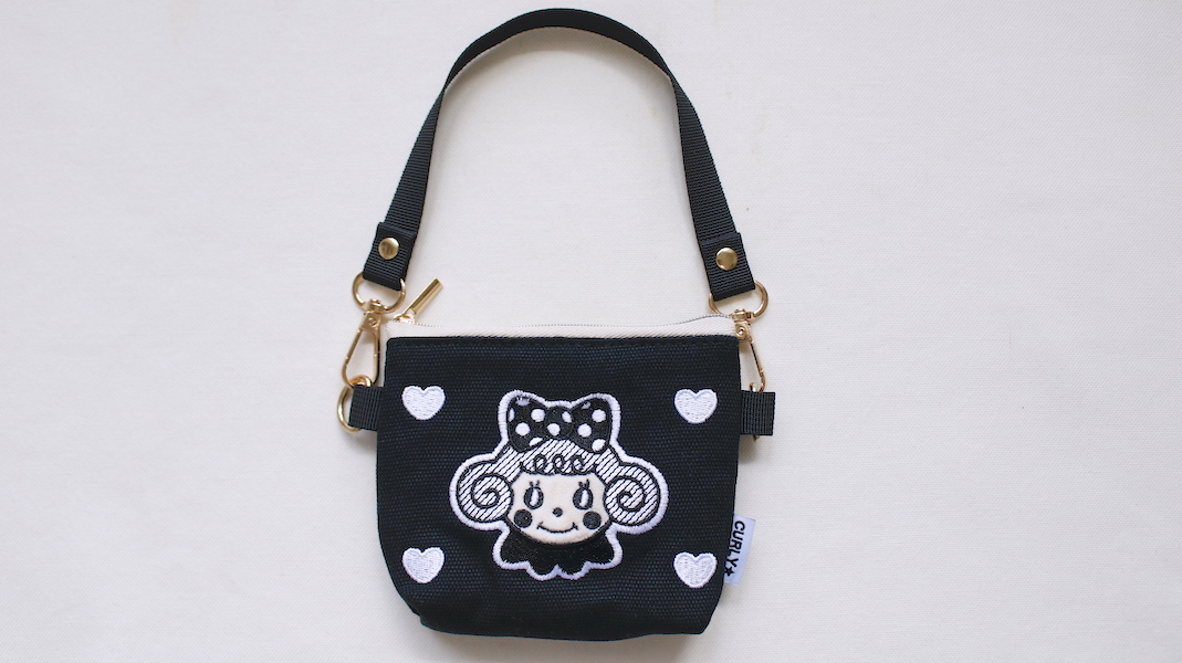 Black and White☆ハンドル付きフラット刺繍ポーチ☆いちごちゃん(モノクロ)