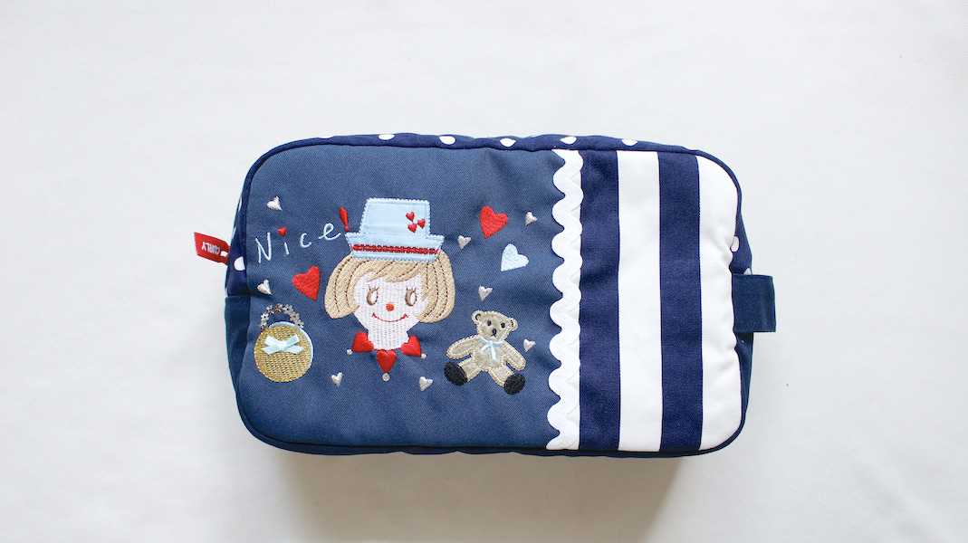 BOX型刺繍ビッグポーチ☆ジュジュ x ネイビー