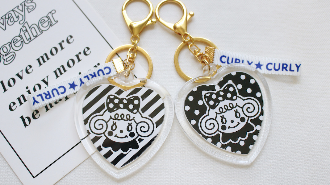 Black and White☆クリアハートキーホルダー☆いちごちゃん
