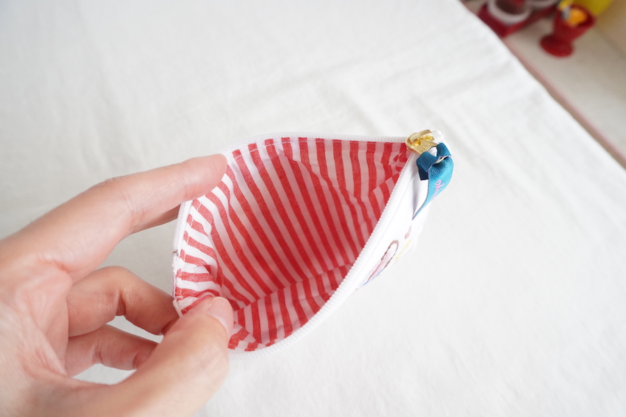 フランスアンティーク♡シルク地の物忘草刺繍小物入れポーチ　オモニエール OKIEDOKIE☆刺繍ポーチ/バニー - カーリーコレクション Curly