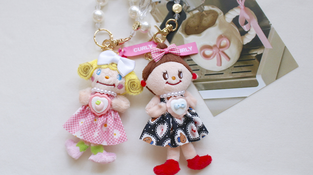 カーリーコレクションマスコットチャーム　エヴィちゃん カーリーコレクションマスコットチャーム エヴィちゃん - メルカリ