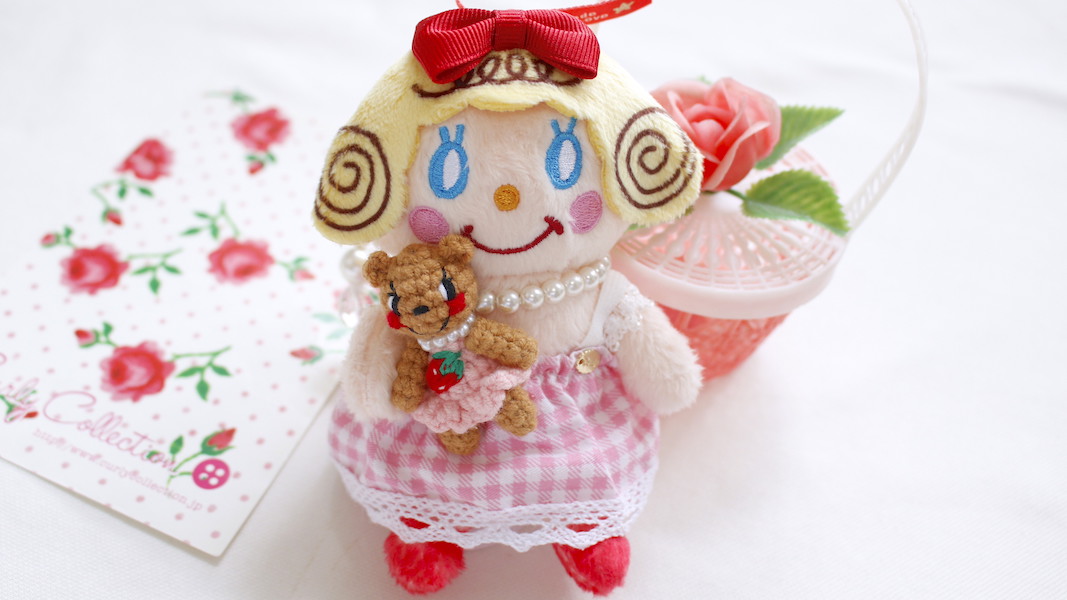 お座りいちごちゃんチャーム☆ベア(ピンク) - カーリーコレクション