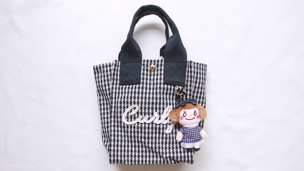 マスコットチャーム付きミニトートバッグ(Curly)☆ブラック x いちごちゃん