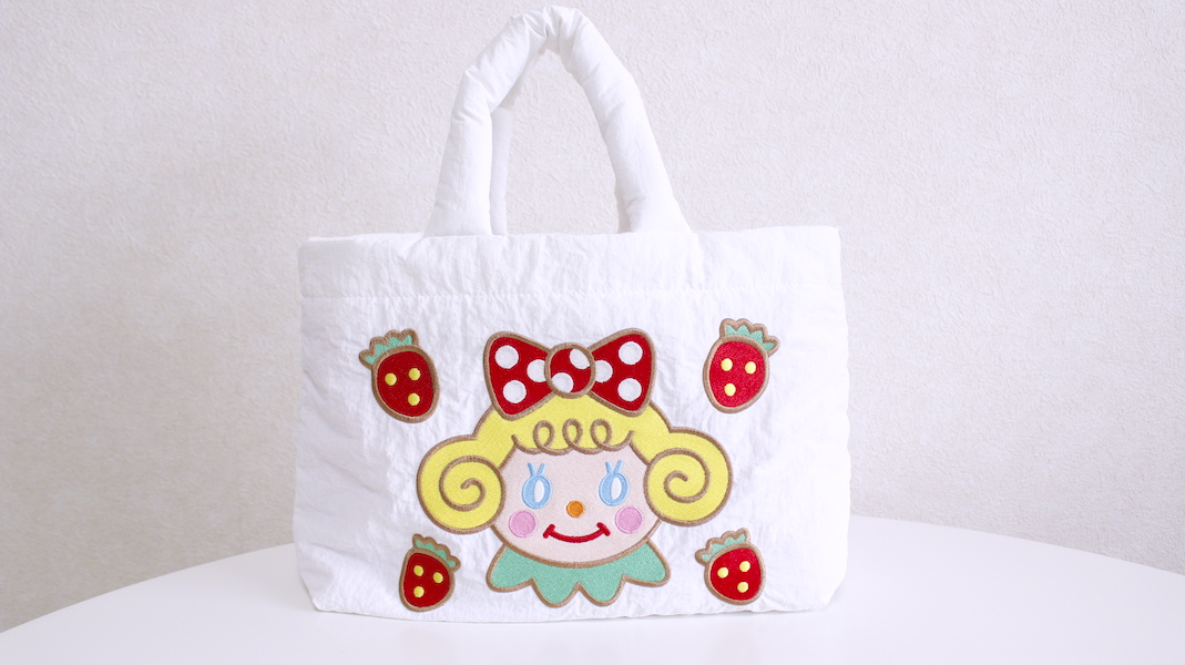 刺繍ボンディングトートバッグ☆いちごちゃん x ホワイト