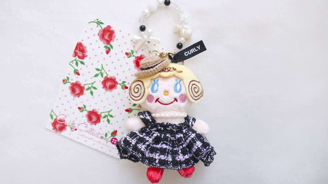 お座りいちごちゃんチャーム☆ブラック(帽子) / キャットチャーム