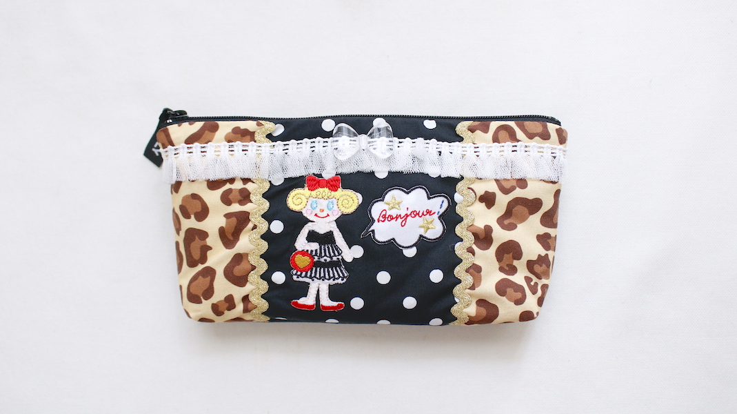 ワッペンコスメポーチ☆いちごちゃん(ワンピ：ブラック) ＆ 吹き出し/レオパード