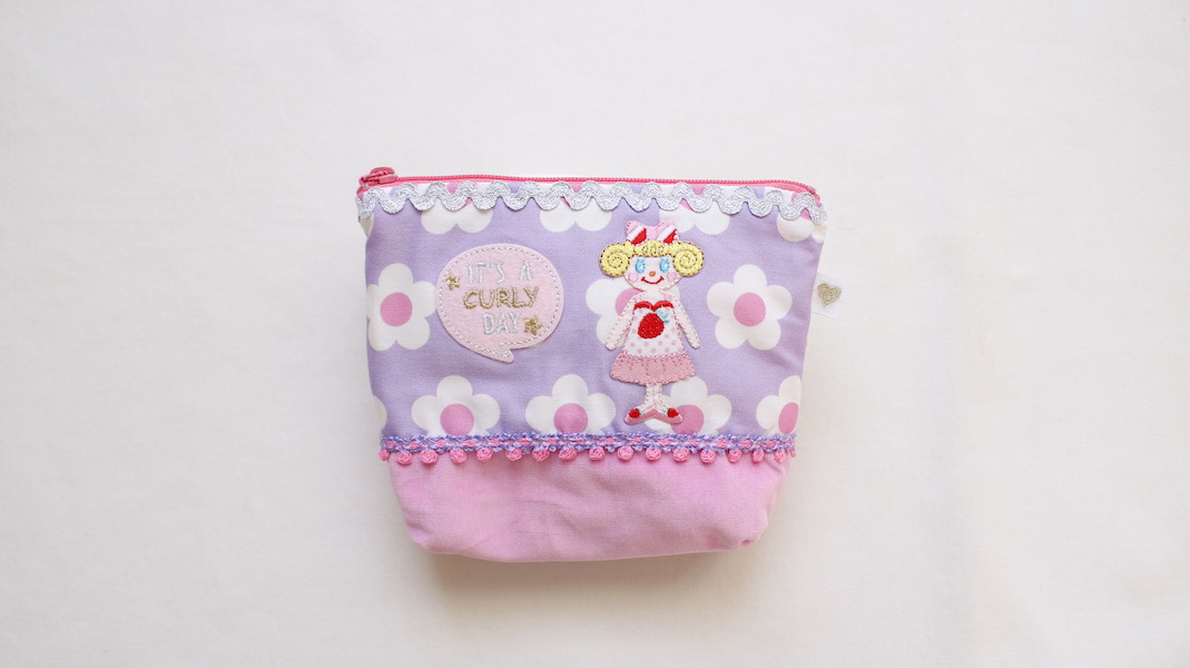 ワッペン付きファスナーポーチ☆いちごちゃん x スタンプフラワー