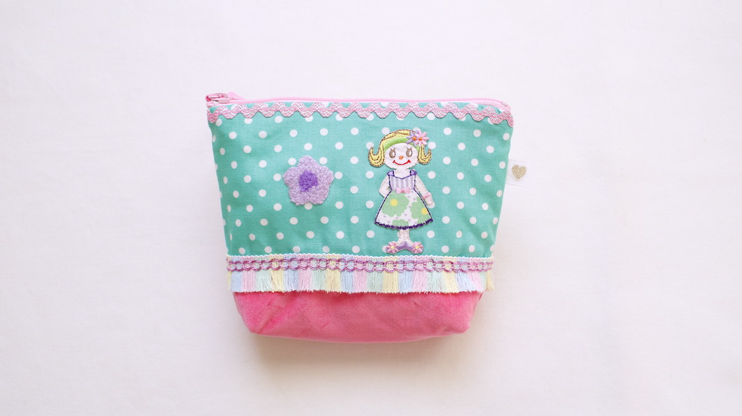 ワッペン付きファスナーポーチ☆モニーク x ホワイトドット