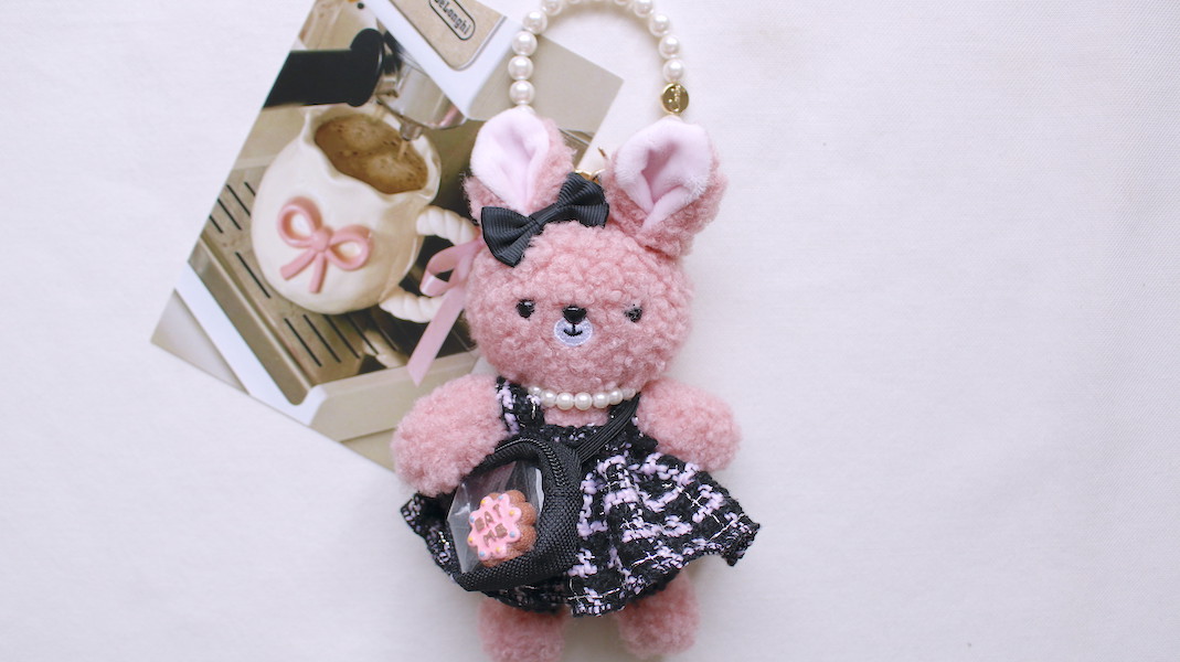 nounours et lapins☆ぬいぐるみチャーム☆rose x ブラックワンピ