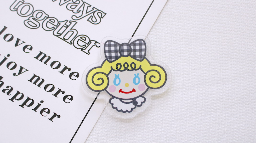 ミニマグネット☆いちごちゃん(リボン:黒チェック)